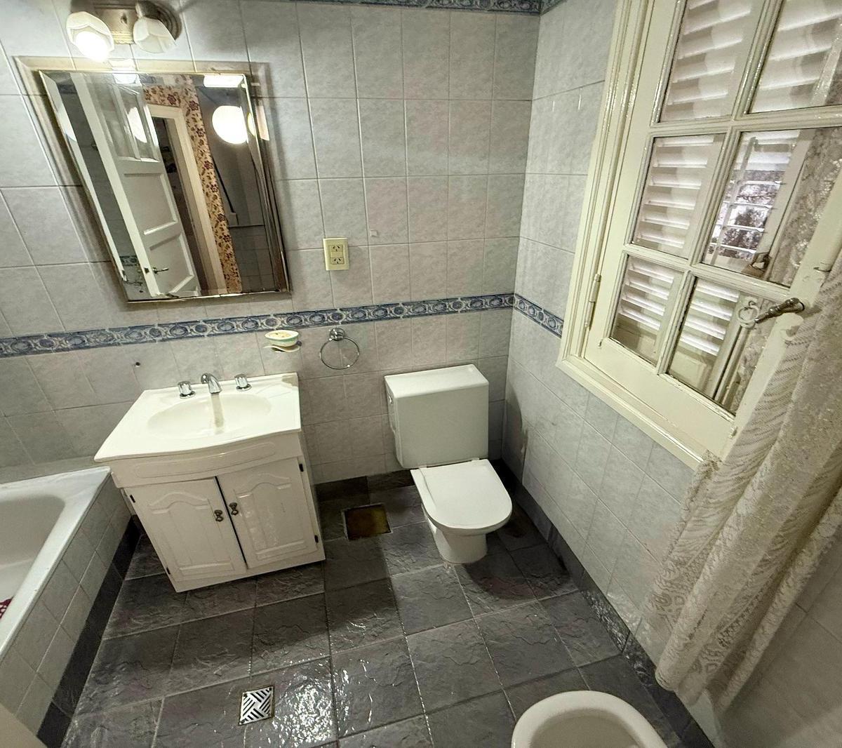 Venta - Casa de 3 Dorm. con Patio y Cochera. Arroyito, Rosario. 2