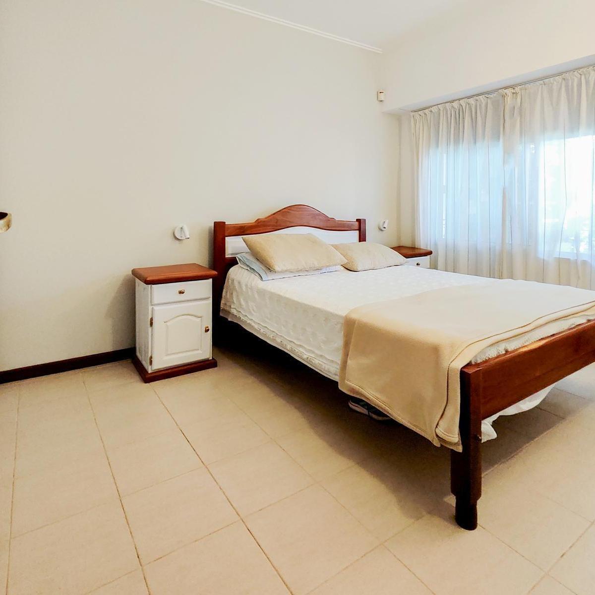 Venta/permuta - Casa de 3 Dorm. con Cochera, Jardín y Pileta. Granadero Baigorria. 3