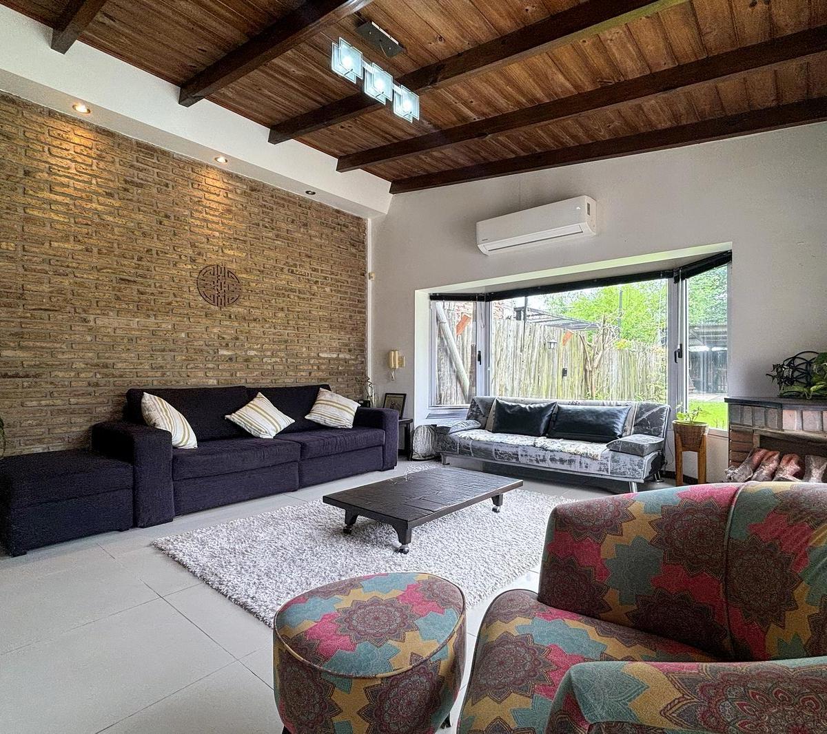 Venta - Casa de 1 Dormitorio con Quincho, Parque y Piscina. Pueblo Esther. 2