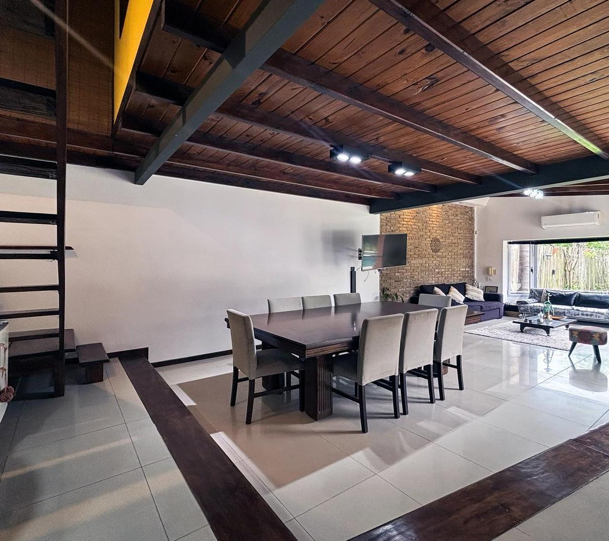 Venta - Casa de 1 Dormitorio con Quincho, Parque y Piscina. Pueblo Esther. 4