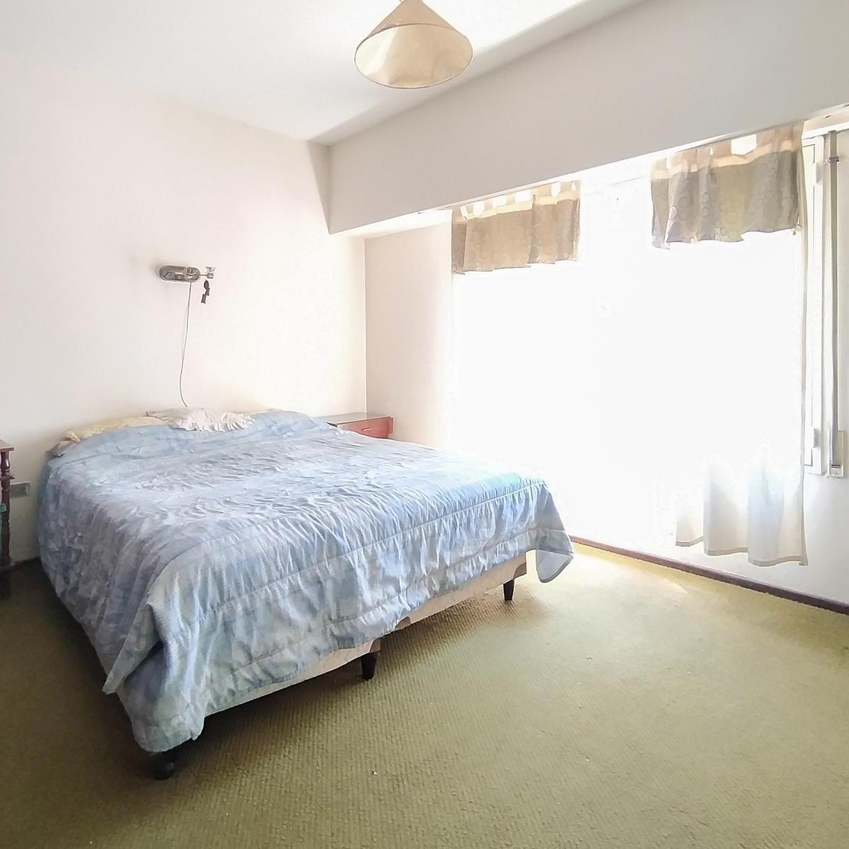 Venta/permuta - Casa de 3 Dorm. con Cochera, Quincho y Local Comercial. Alvear, Rosario. 2