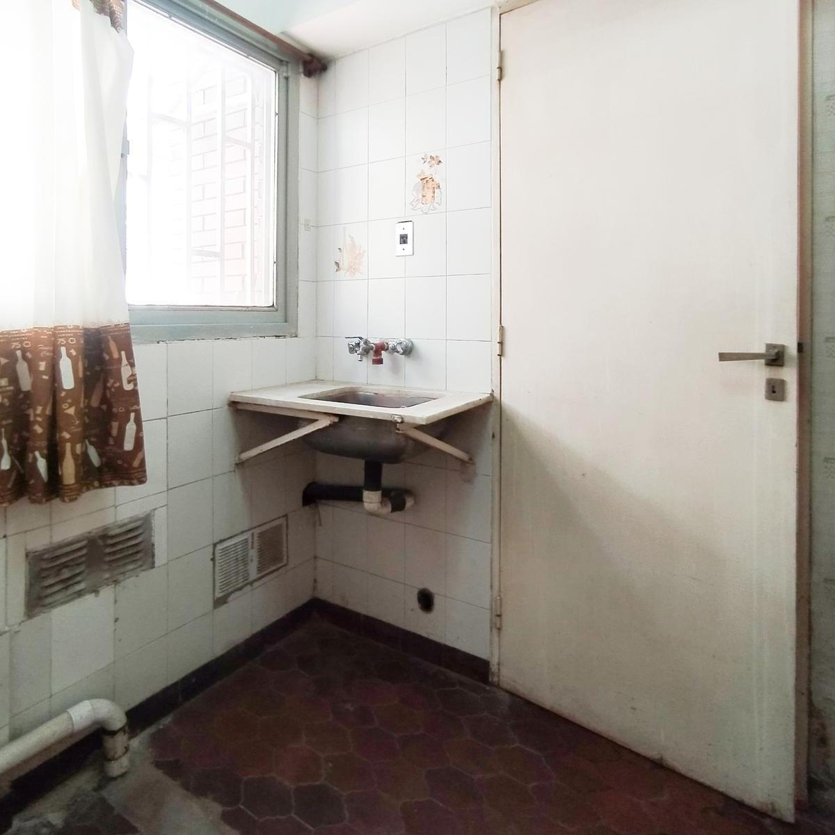Venta/permuta - Casa de 3 Dorm. con Cochera, Quincho y Local Comercial. Alvear, Rosario. 3