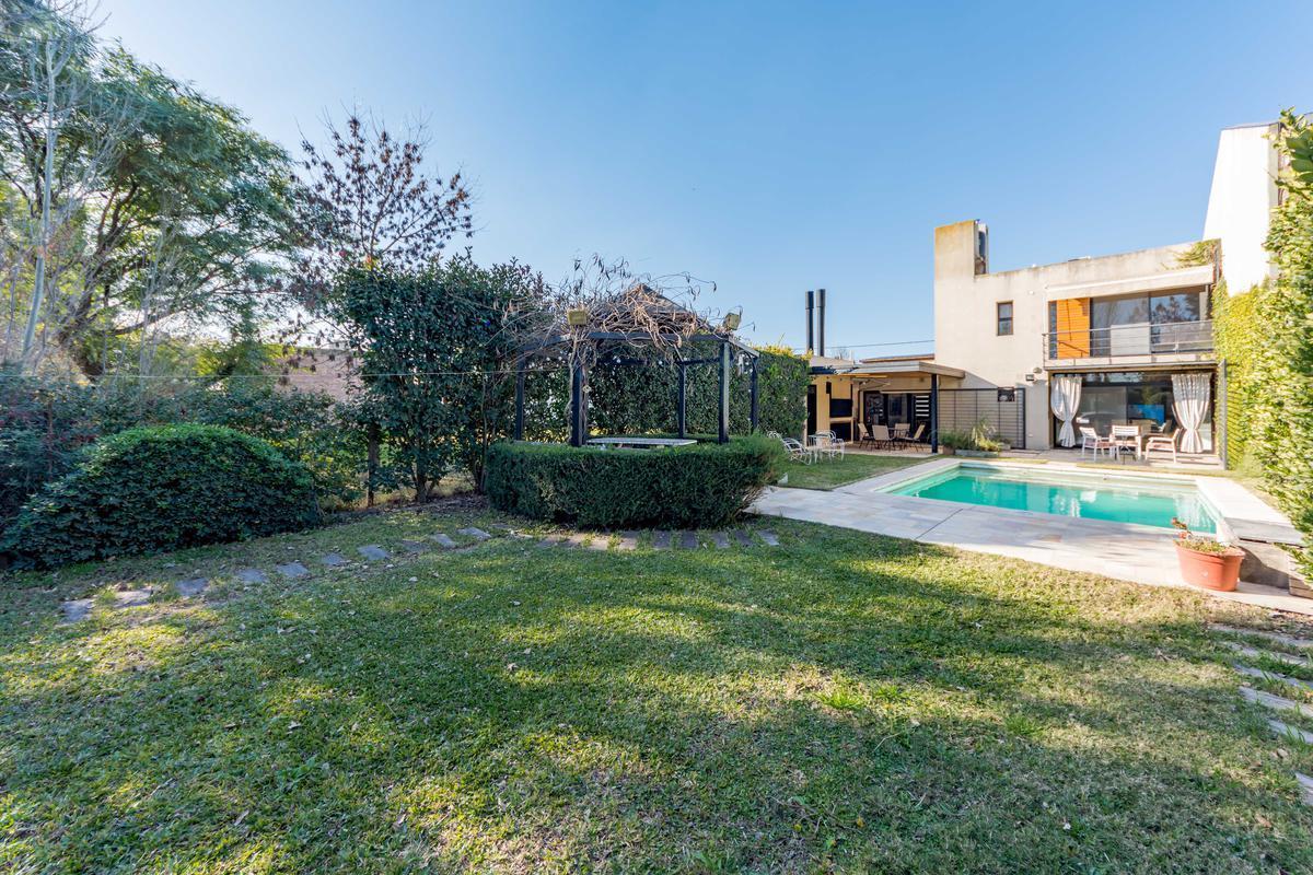 Venta/permuta – Casa 3 Dorm. con Jardín y Pileta - Las Pérgolas, Soldini. 2