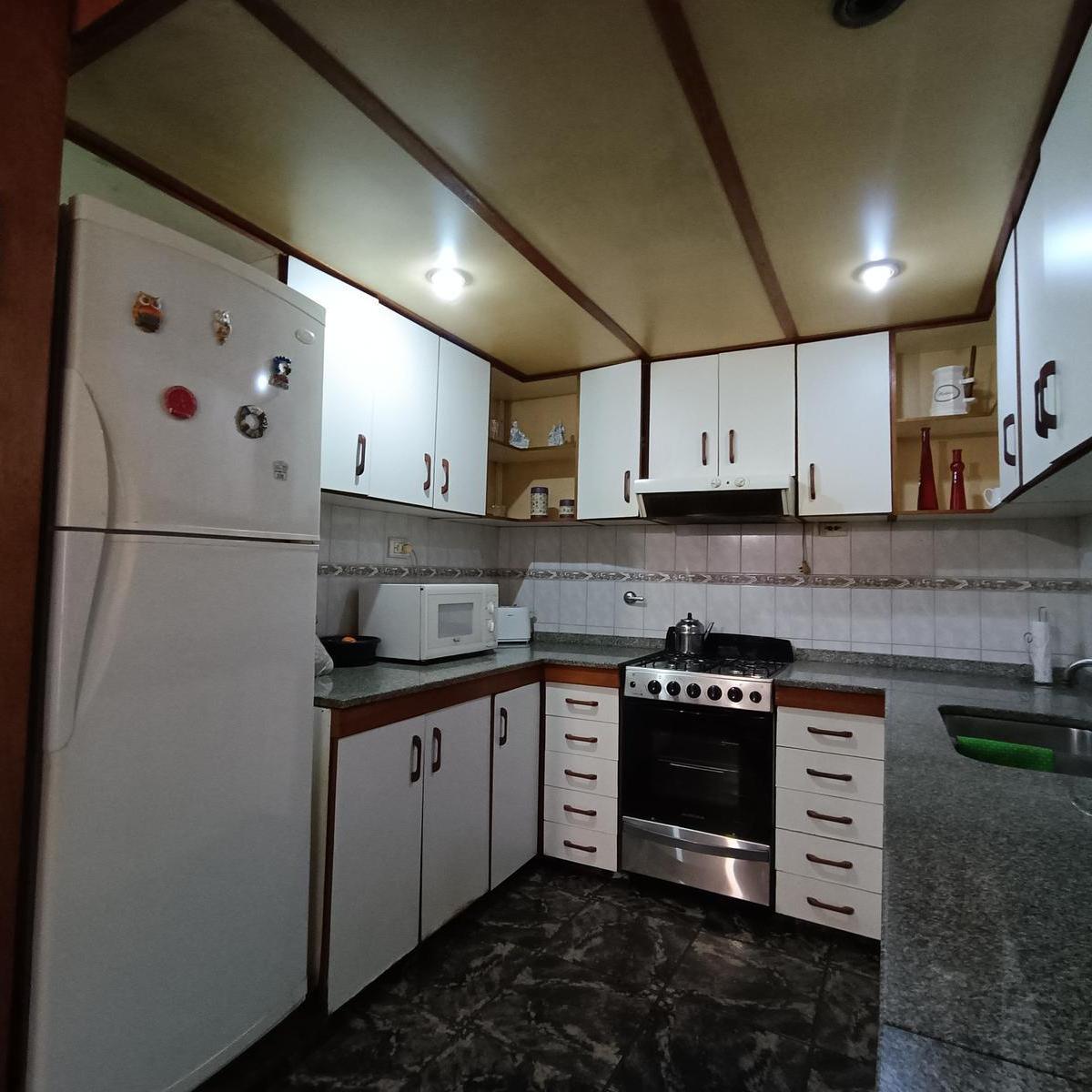 VENTA | PERMUTA -Casa de pasillo, 2 dormitorios y patio - Luis Agote, Rosario - APTO CRÉDITO.