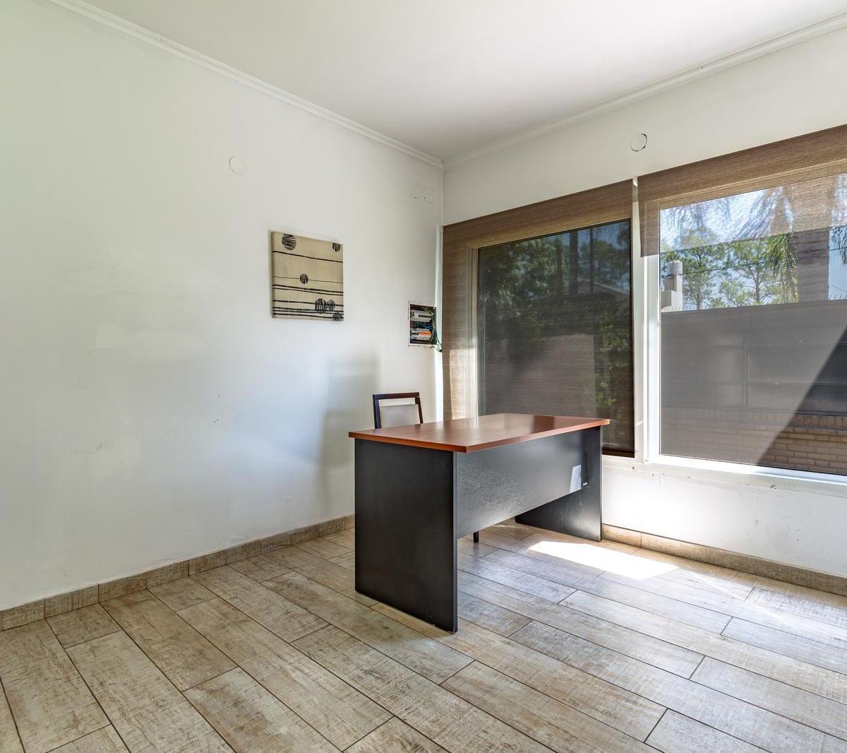 Venta/permuta - Casa de 3 Dorm. con Jardín, Pileta y Galería. Fisherton, Rosario. 3