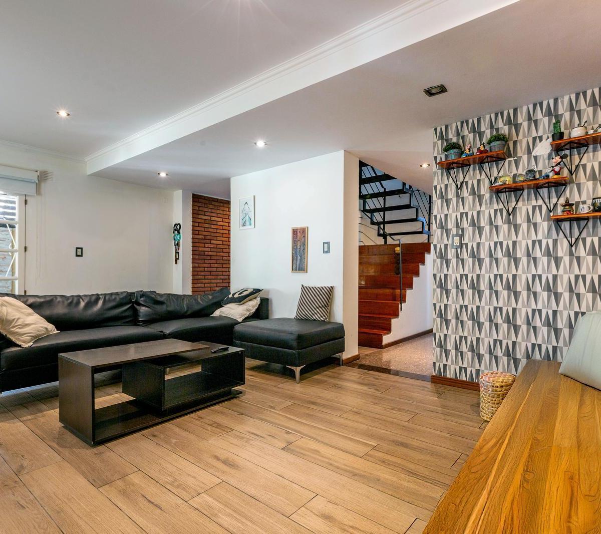 VENTA/PERMUTA - Casa de 4 dormitorios con pileta. Baigorria. APTO CREDITO.