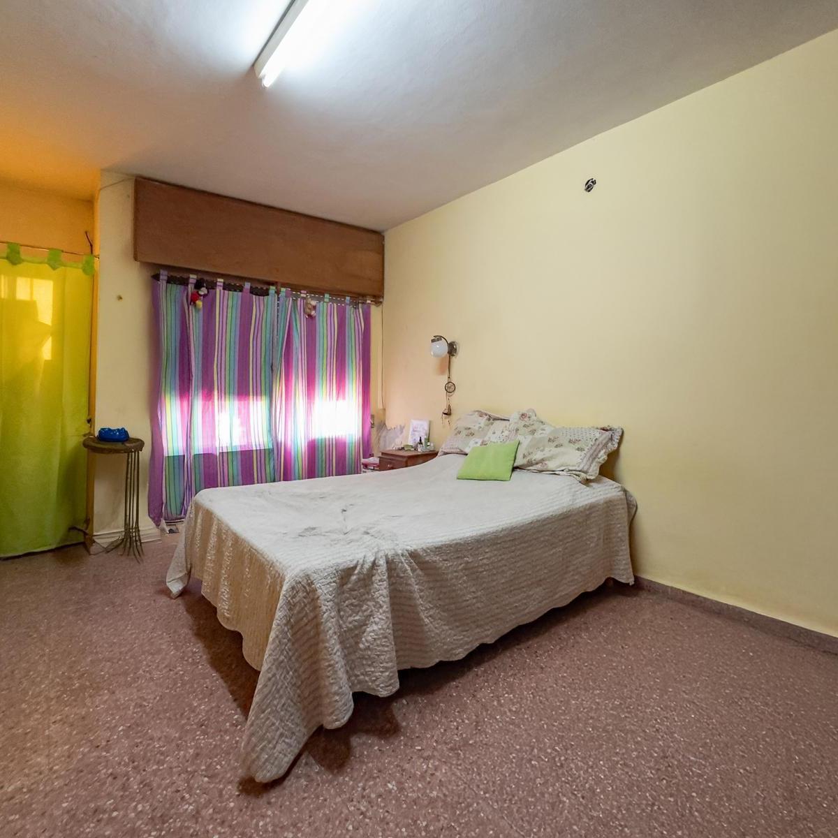 Venta/permuta - Casa de 4 Dorm.. Azcuénaga, Rosario. 2