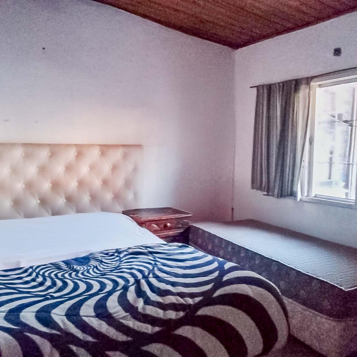 Venta - Casa de 4 Dorm., a Reciclar, Patio Seco, Jardín y Local Comercial. Belgrano, Rosario. 5