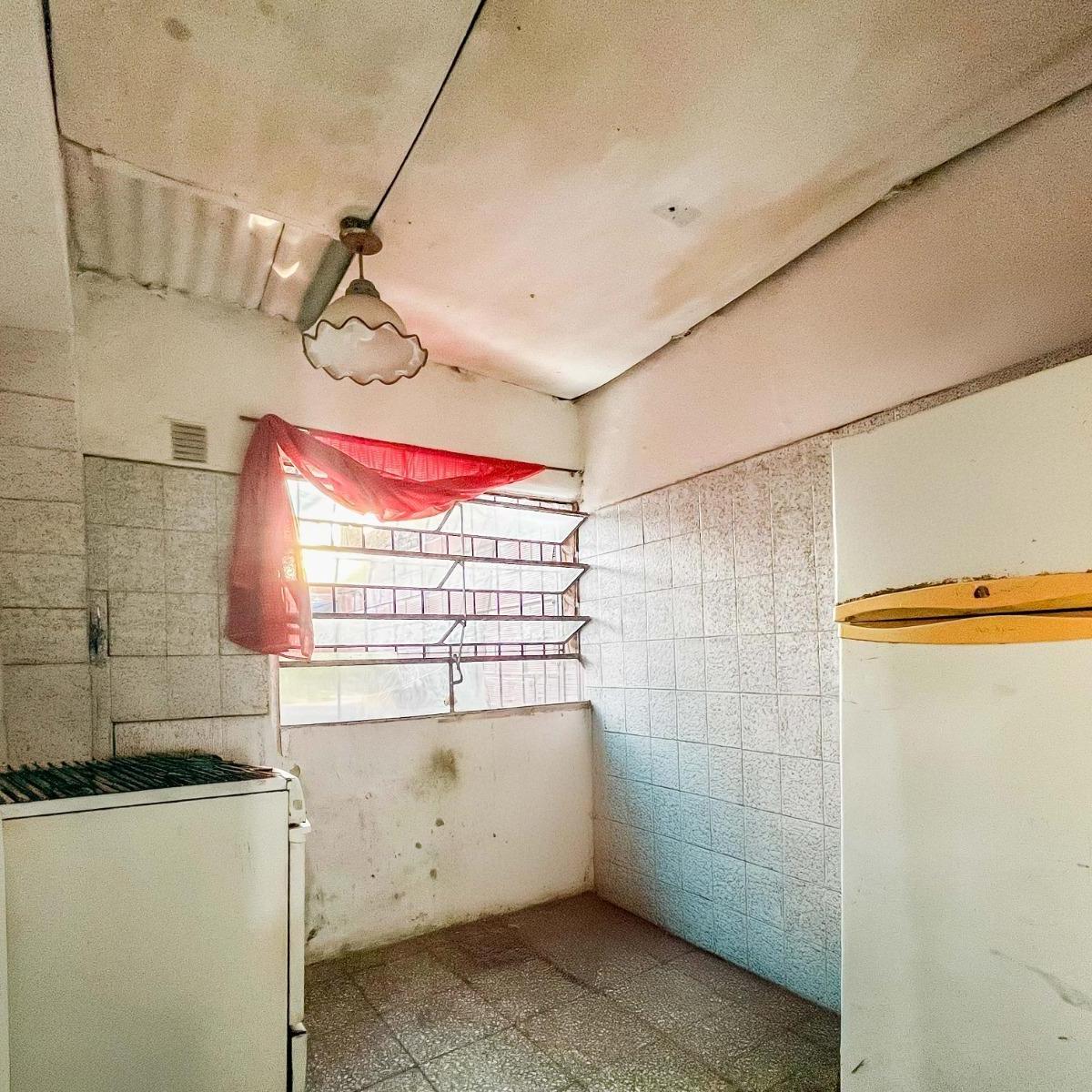 Venta - Casa de 4 Dorm., a Reciclar, Patio Seco, Jardín y Local Comercial. Belgrano, Rosario. 4