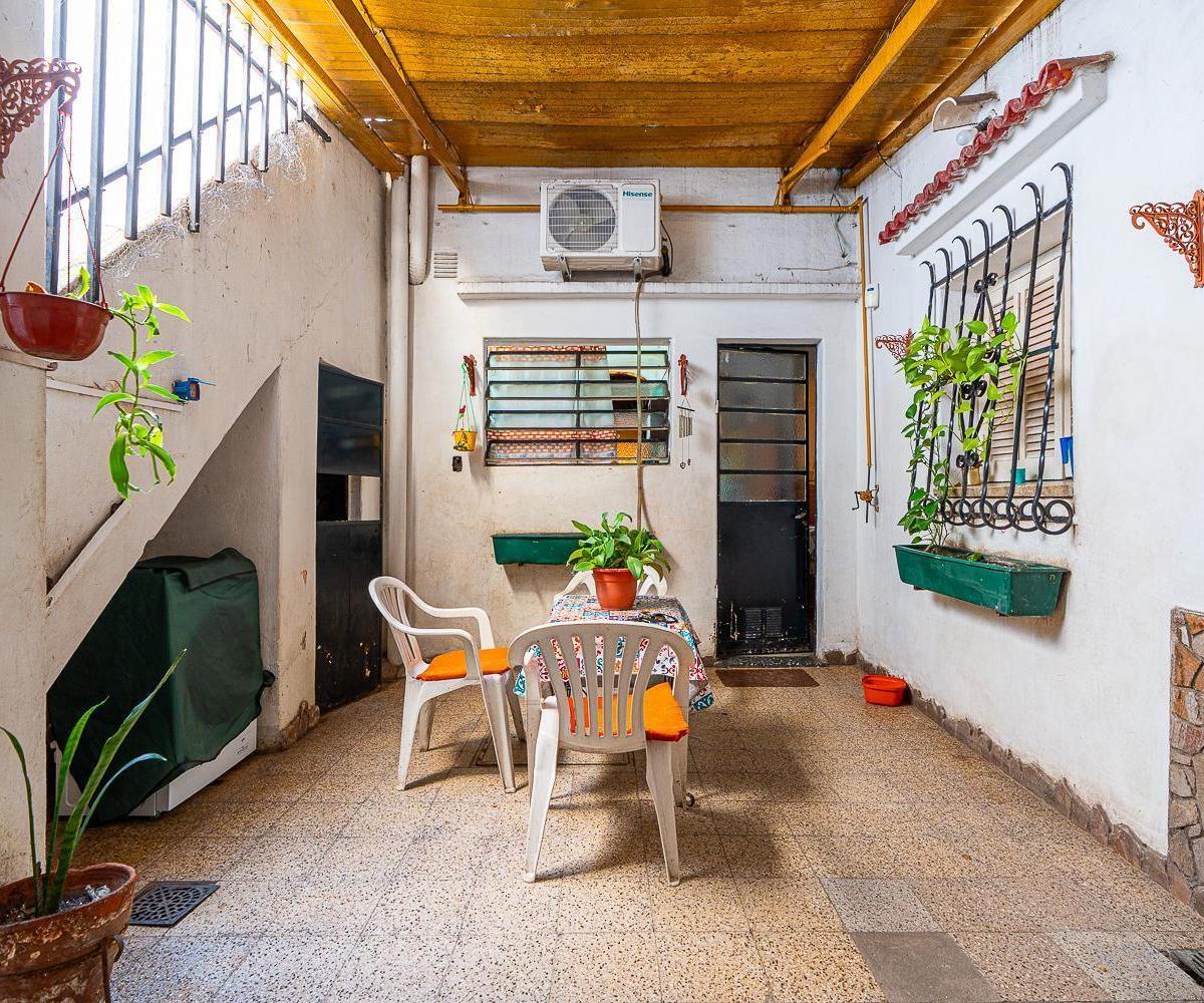 Foto de VENTA - Casa de 3 dormitorios con cochera y terraza - Barrio Sarmiento, imagen 4
