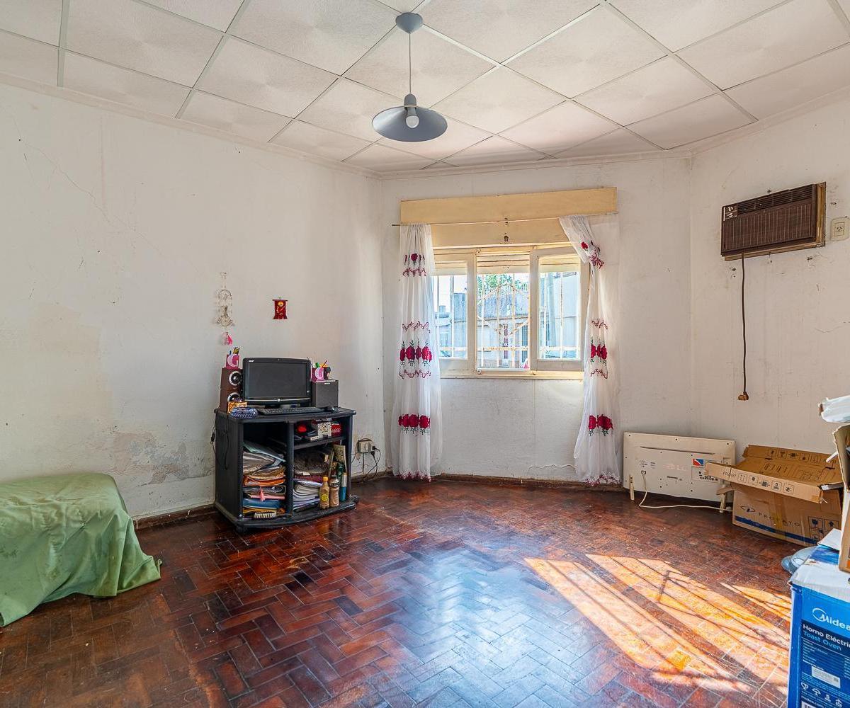 Foto de VENTA - Casa de 3 dormitorios con cochera y terraza - Barrio Sarmiento, imagen 2