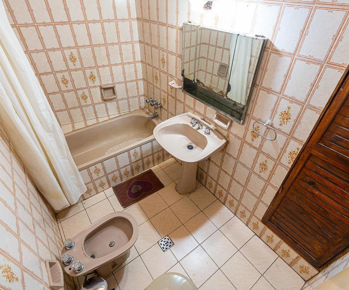 Foto de VENTA - Casa de 3 dormitorios con cochera y terraza - Barrio Sarmiento, imagen 5