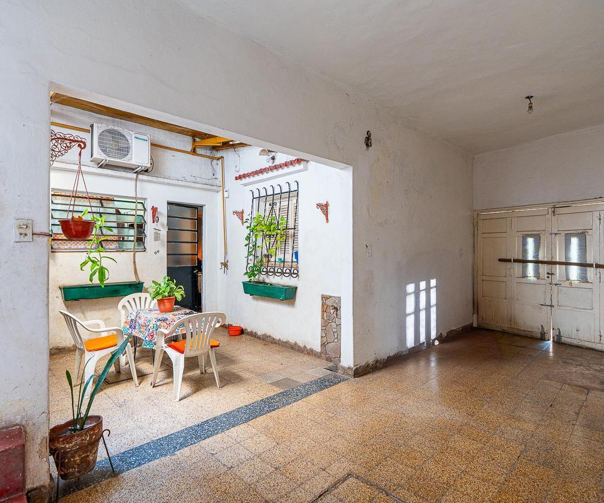 VENTA - Casa de 3 dormitorios con cochera y terraza - Barrio Sarmiento, Rosario.