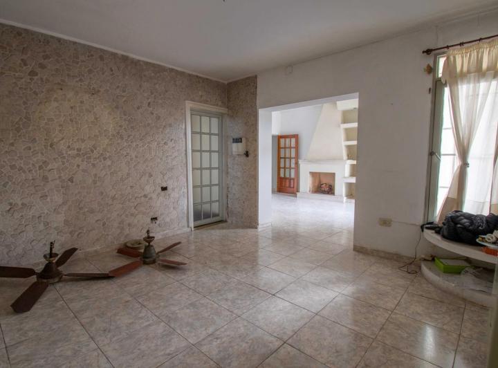 VENTA/PERMUTA - Casa 5 dormitorios , patio y cochera - Azcuénaga, Rosario. 3