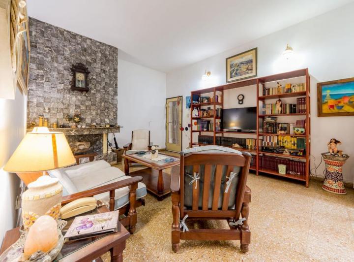 VENTA | PERMUTA - Casa interna 4 dormitorios - Pichincha, Rosario - APTO CRÉDITO.