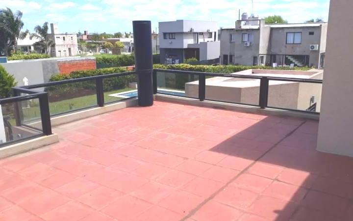 VENTA/PERMUTA - Casa 4 dormitorios con Pileta - Barrio Cantegril, Funes. APTO CREDITO 5