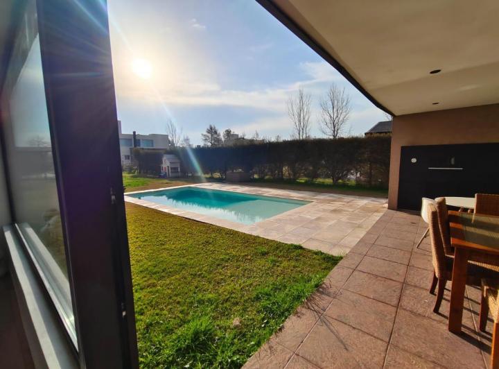 Casa 3 dormitorios  en alquiler Barrio Privado Puerto Roldán 3