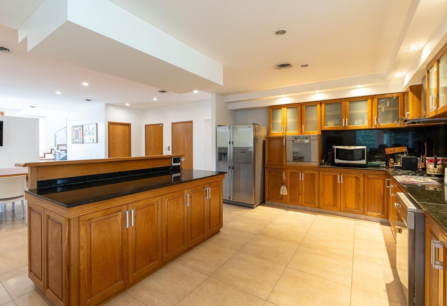 Foto de VENTA - Casa de 4 dormitorios, piscina, quincho y 3 cocheras - Kentucky, imagen 4