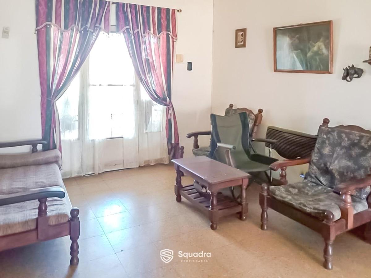 Foto de VENTA - Casa de 2 dormitorios con patio verde y cochera - Capitan, imagen 1