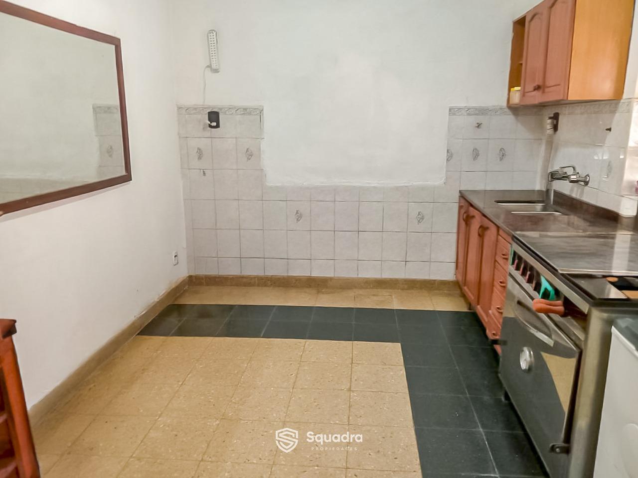 Foto de VENTA - Casa de 2 dormitorios con patio verde y cochera - Capitan, imagen 3