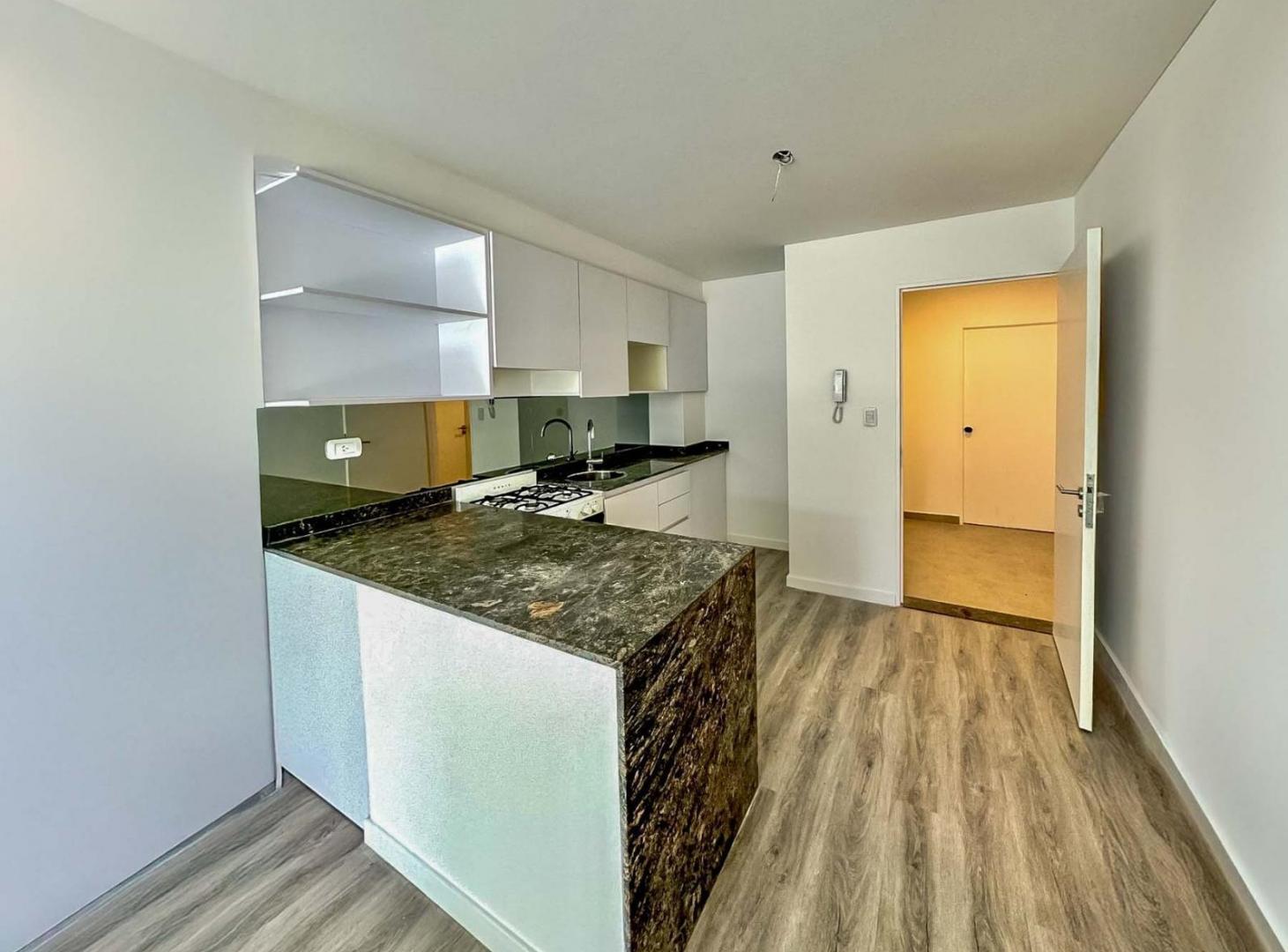 VENTA - Departamento de 2 dormitorios, 2 baños. Centro, Rosario.