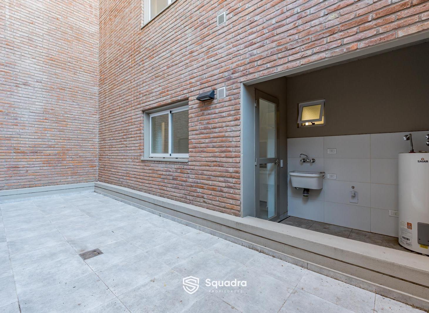 VENTA - Departamento 2 dormitorios con Patio y Balcón, Rosario Centro.