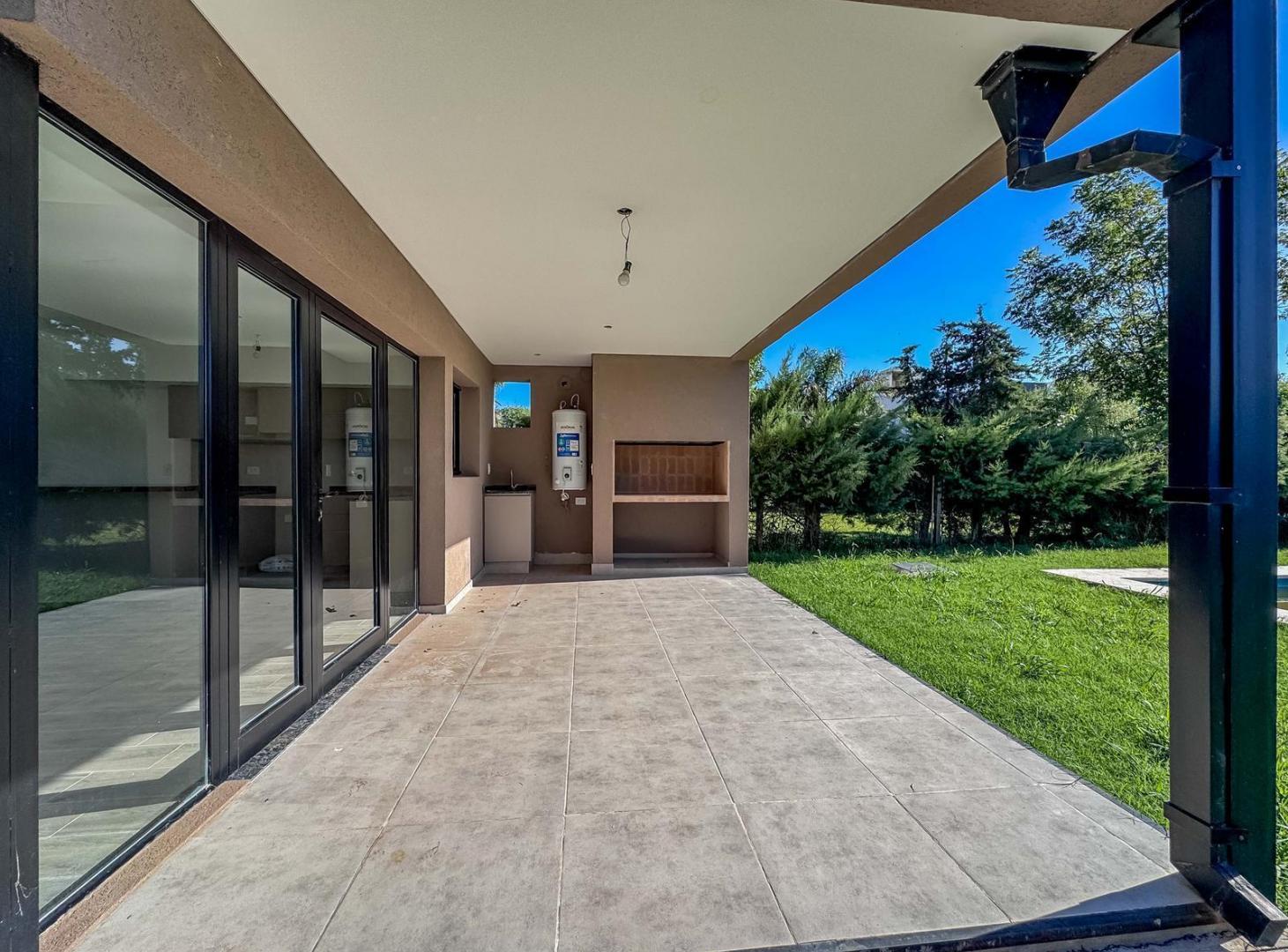 Foto de VENTA | PERMUTA - Casa a estrenar, 2 dormitorios con piscina, imagen 2