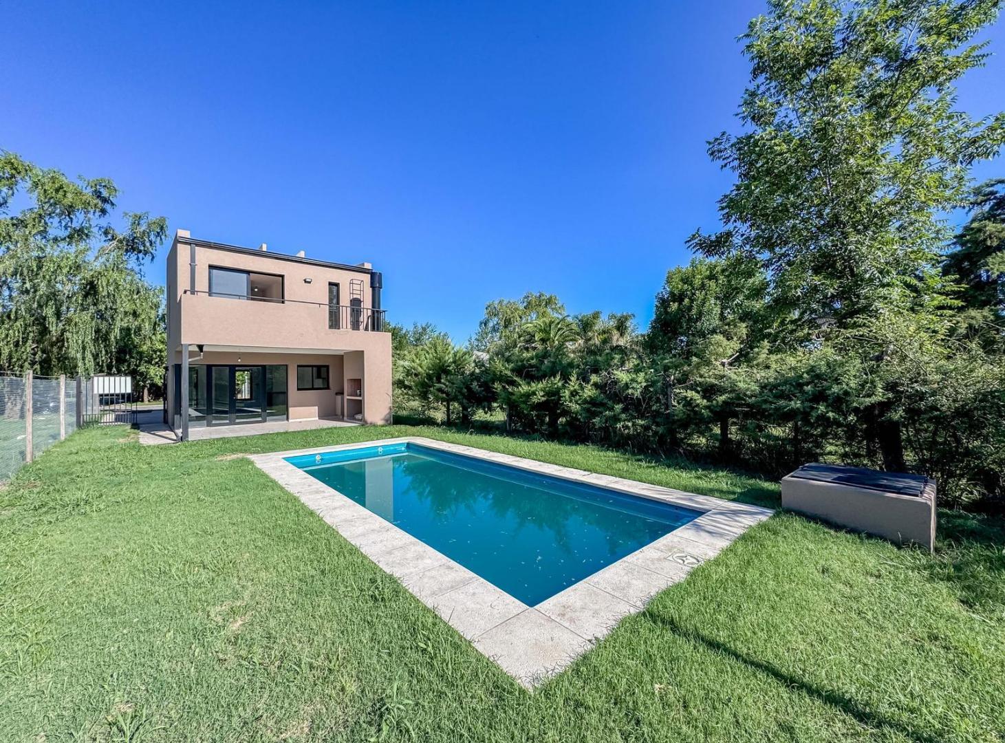 VENTA | PERMUTA - Casa a estrenar, 2 dormitorios con piscina, parrillero y cochera - El Molino, Rold