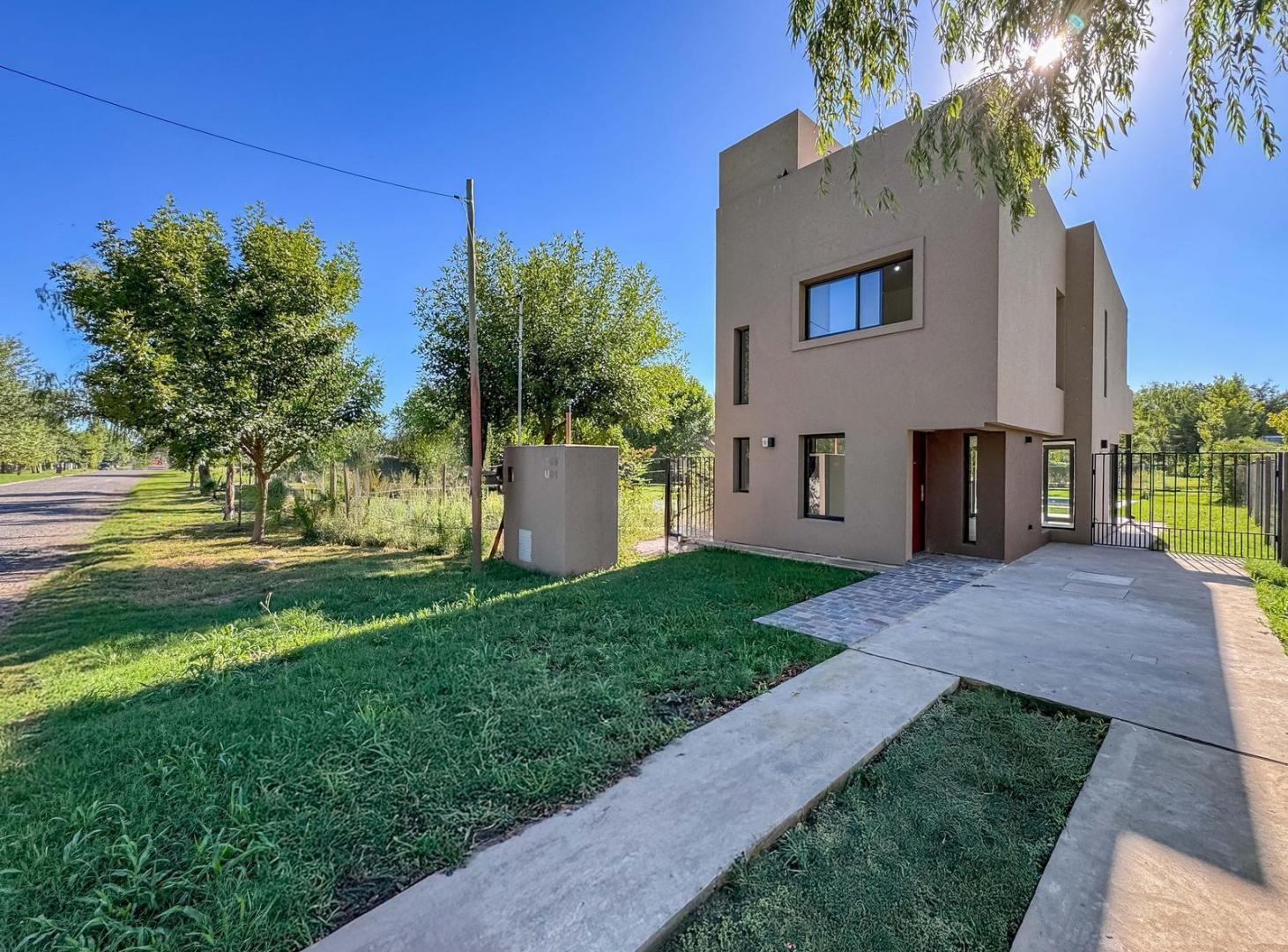 Foto de VENTA | PERMUTA - Casa a estrenar, 2 dormitorios con piscina, imagen 1
