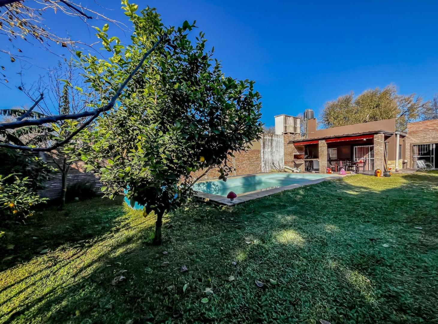 VENTA | PERMUTA - Casa de 2 dormitorios, jardín y pileta - Andino, Santa Fe. APTO CRÉDITO.