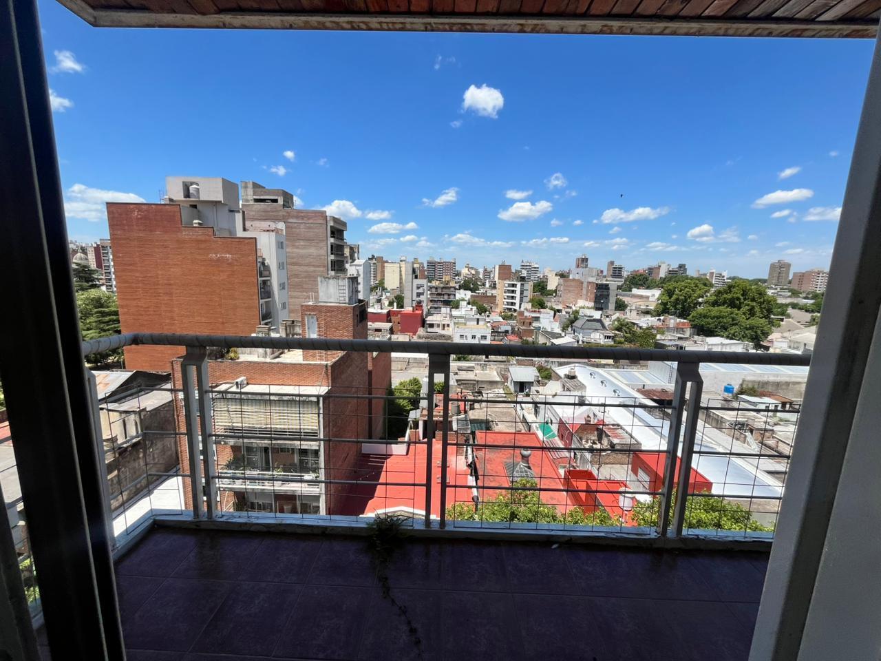 VENTA - Departamento 2 dormitorios, y balcón al frente - Abasto, Rosario. APTO CRÉDITO.