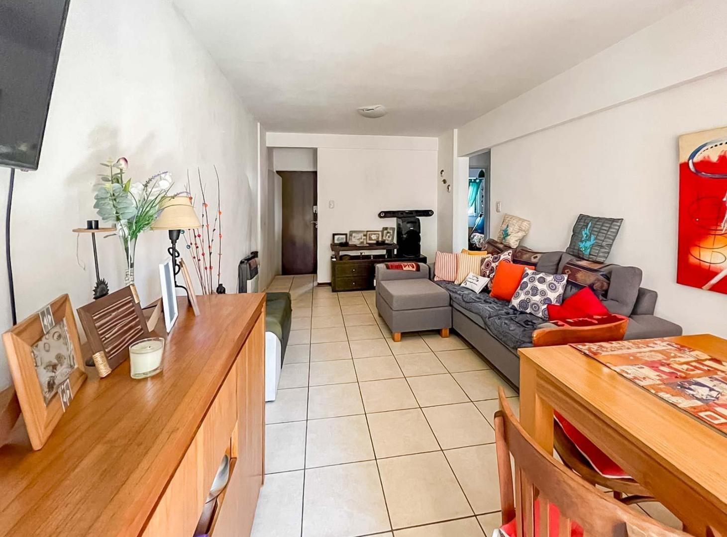 VENTA - Departamento 2 Dormitorios, y cochera - Centro, Rosario.