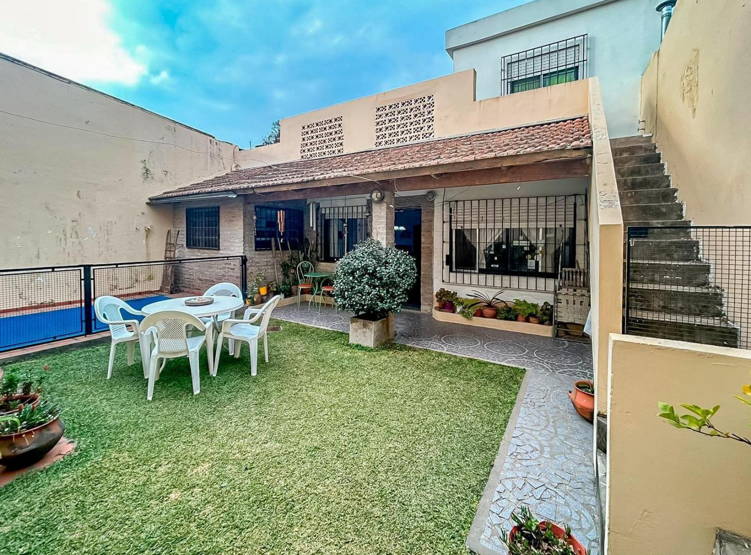 VENTA - Casa - 4 Dormitorios - Jardín - Alberdi, Rosario