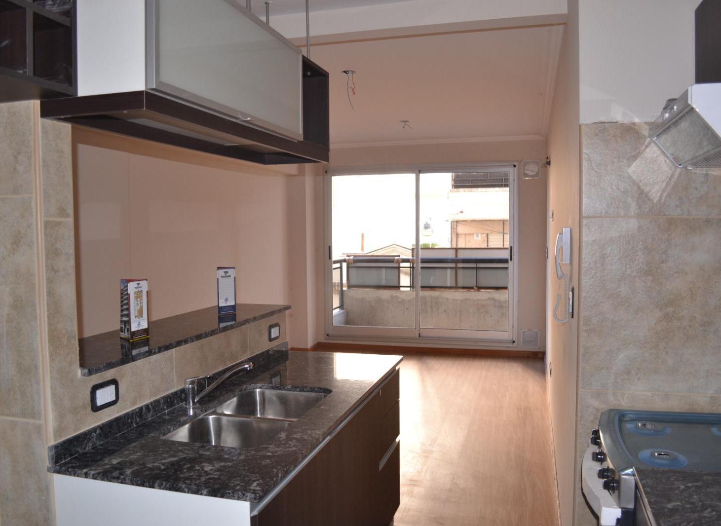 VENTA - Departamento 1 dormitorio con balcón frente y contrafrente - Centro, Rosario.