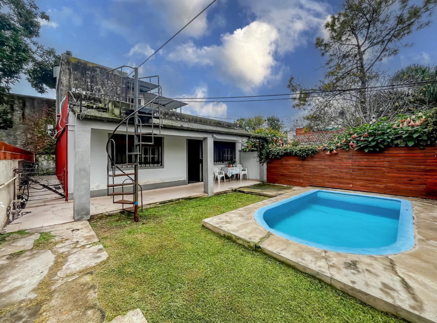 VENTA - Casa al Frente a Reciclar - Casa Interna Reciclada - Barrio Belgrano, Rosario.