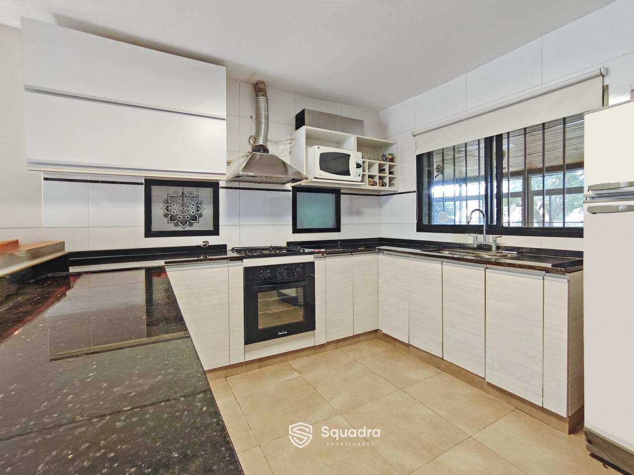Venta/Permuta: Casa de 3 Dormitorios,piscina , Pueblo Esther - Santa Fe