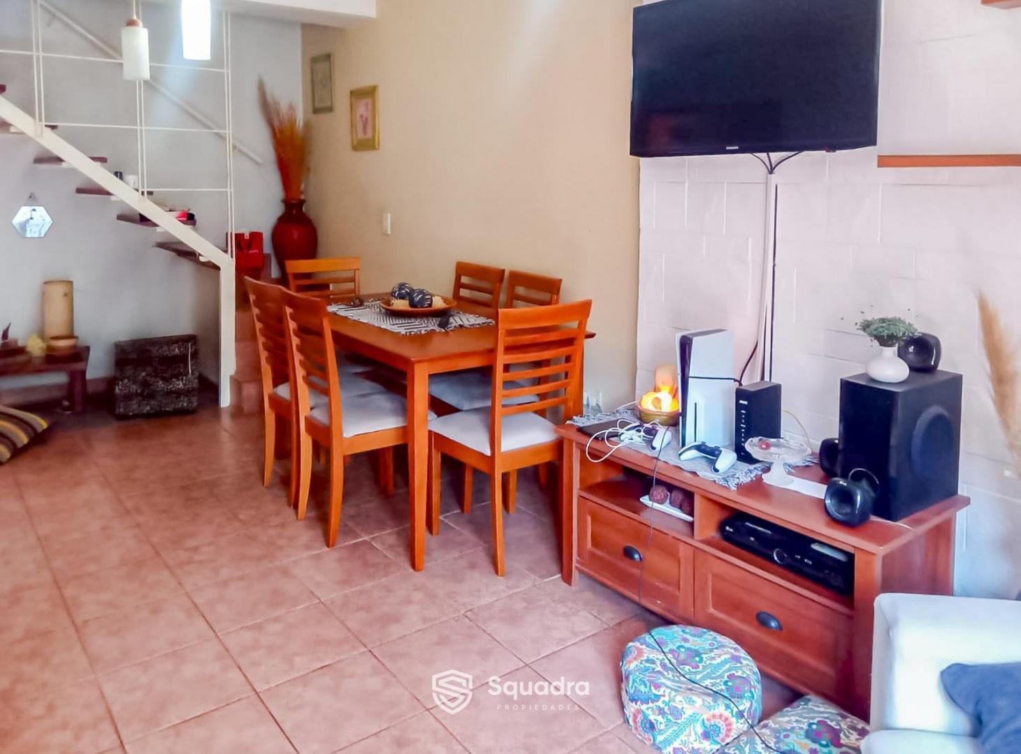 VENTA - Casa 2 dormitorios con patio y cochera - Barrio Matheu, Rosario.