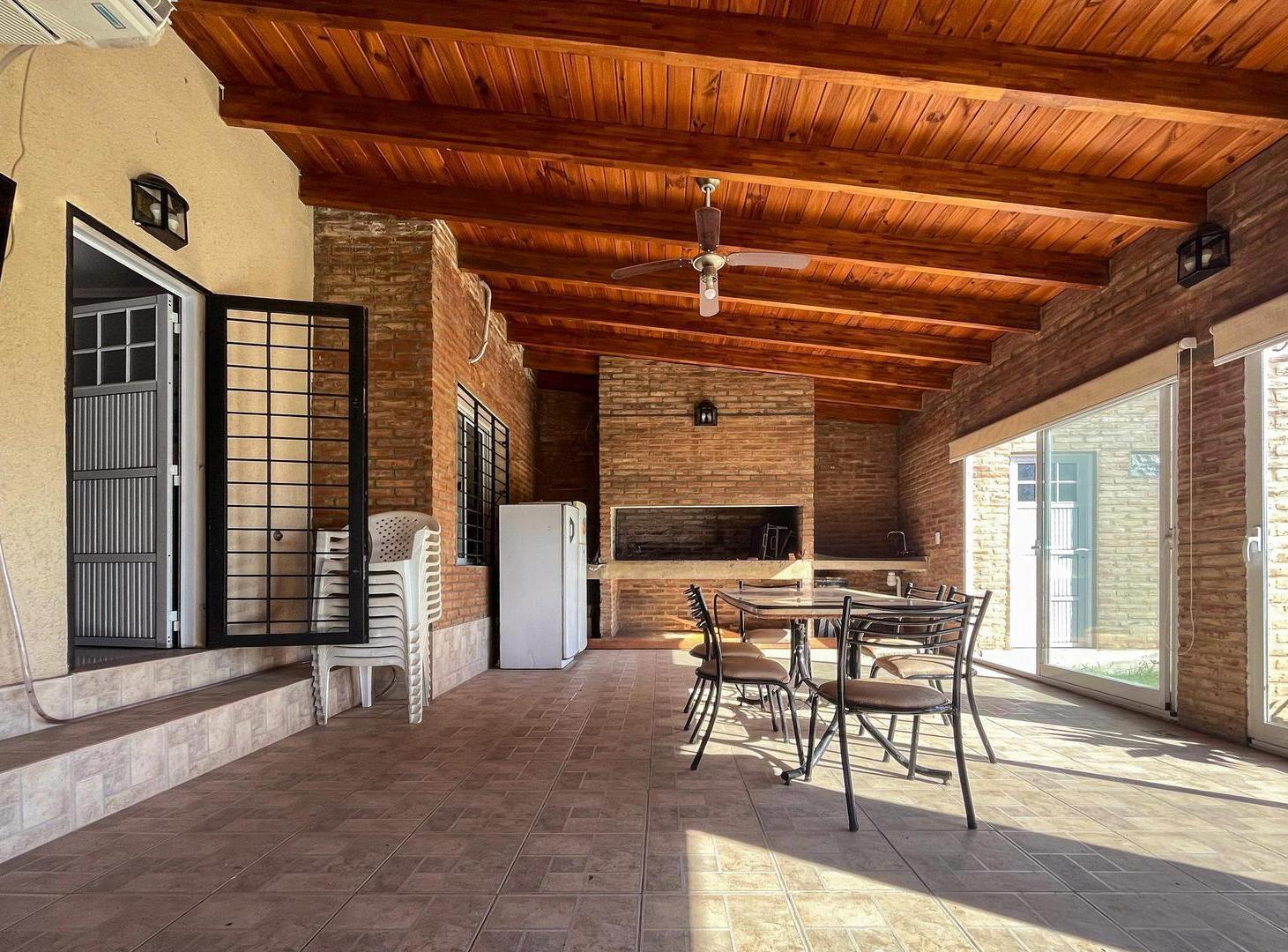 Foto de Venta Casa 2 dormitorios - Quincho y Pileta - Luis Palacios., imagen 1