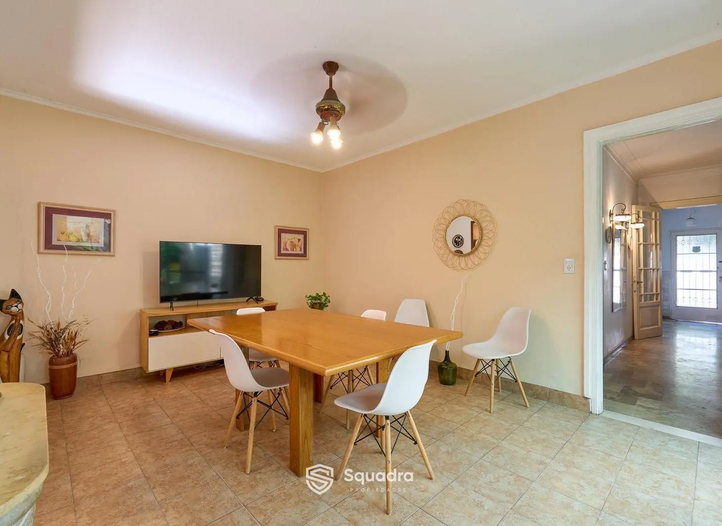 VENTA - Casa 4 dormitorios, jardín, quincho y cochera. Apto crédito. Luis Agote, Rosario. 2