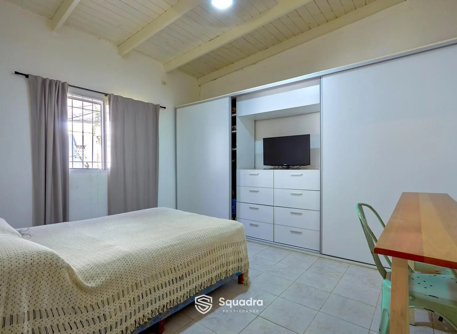 VENTA | PERMUTA - Casa de pasillo de 2 dormitorios - Barrio Arroyito - APTO CRÉDITO. 1