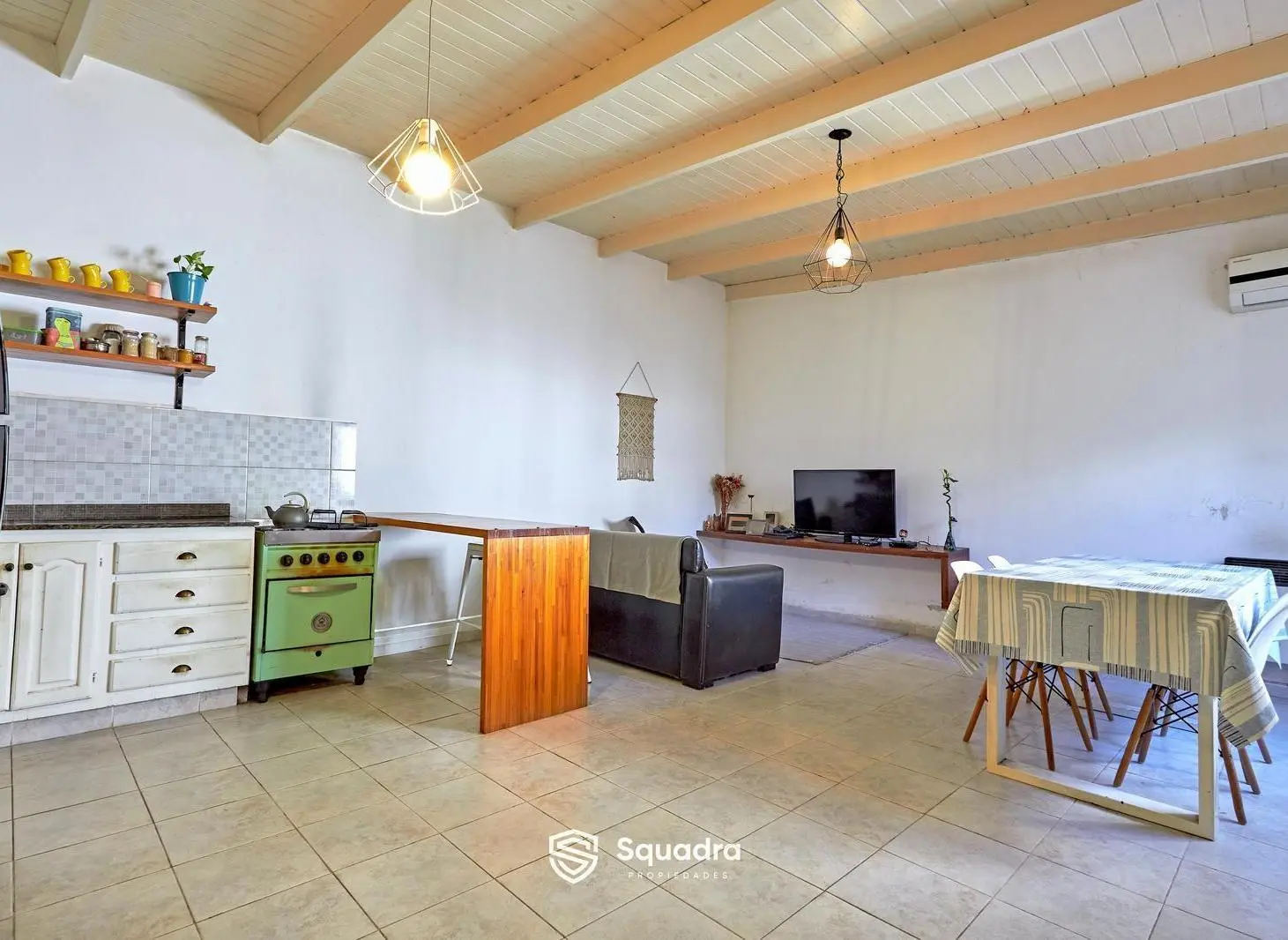 VENTA | PERMUTA - Casa de pasillo de 2 dormitorios - Barrio Arroyito - APTO CRÉDITO. 3