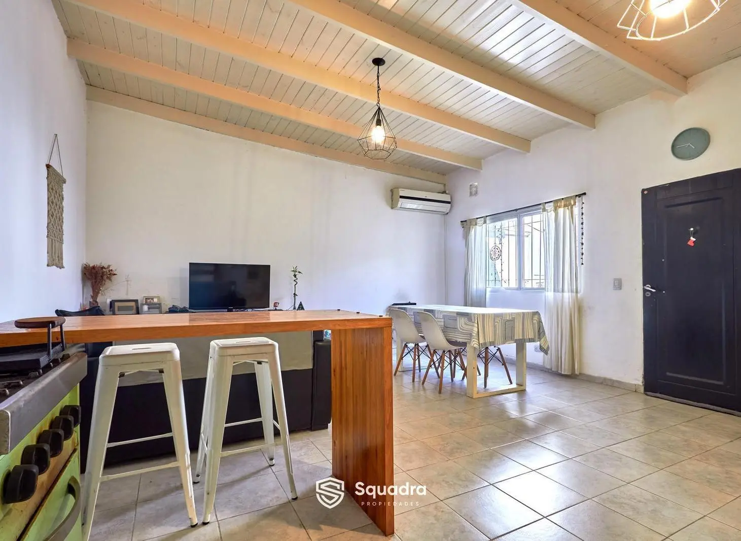 VENTA | PERMUTA - Casa de pasillo de 2 dormitorios - Barrio Arroyito - APTO CRÉDITO. 4