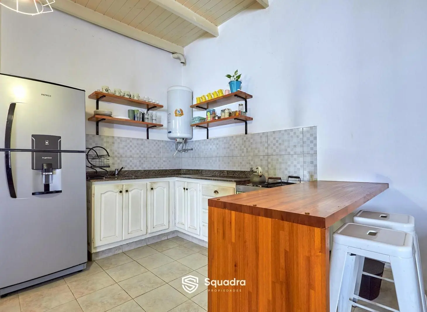 VENTA | PERMUTA - Casa de pasillo de 2 dormitorios - Barrio Arroyito - APTO CRÉDITO. 8