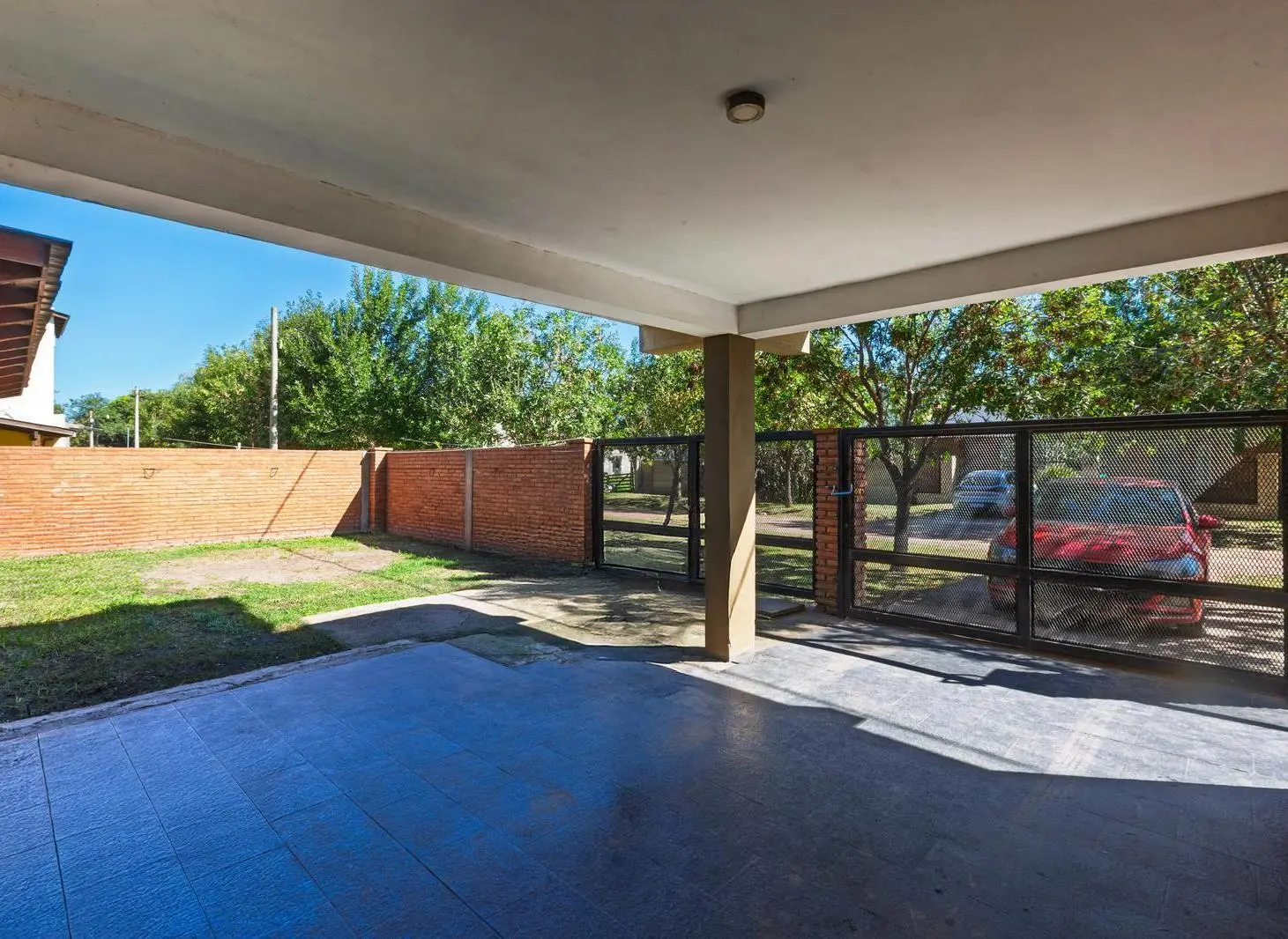 VENTA | PERMUTA - Casa de 5 dormitorios con cochera y jardín - Ibarlucea. 5