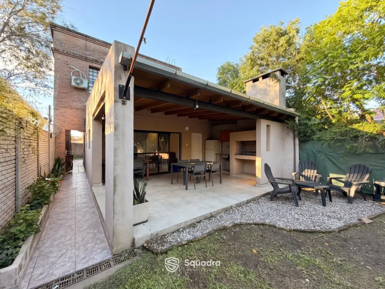 VENTA | PERMUTA - Casa de 2 dormitorios con cochera, jardín y piscina - Fisherton, Rosario. 5
