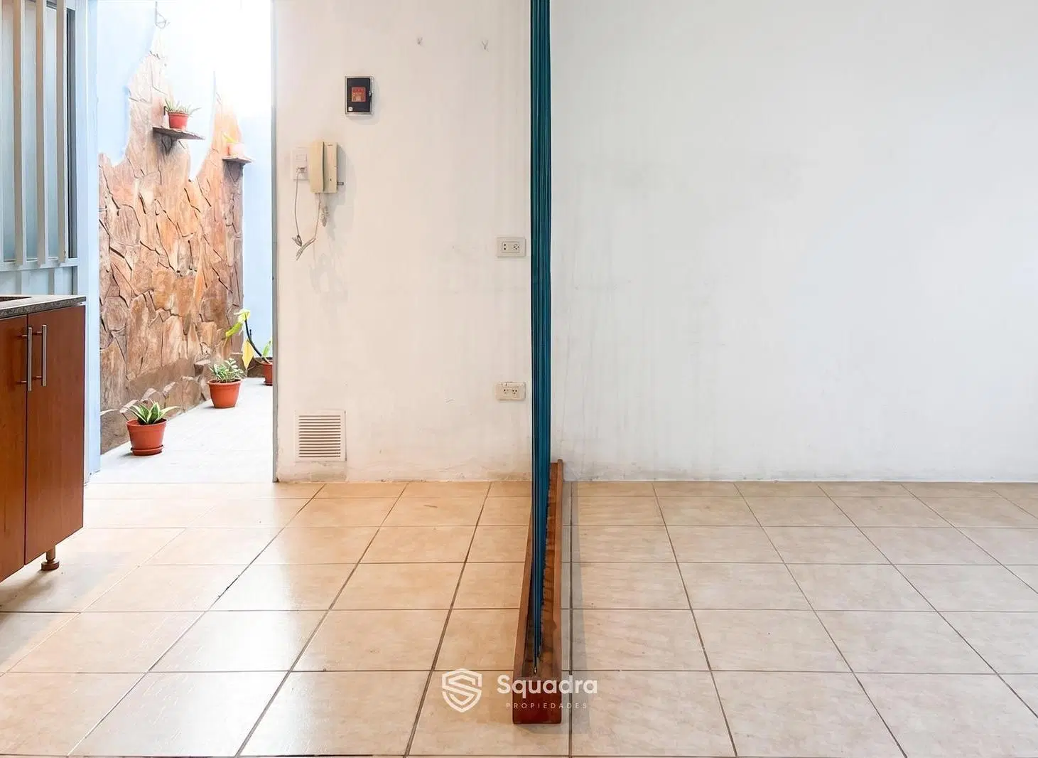 VENTA - Monoambiente en PH. Pasillo conformado por sólo dos unidades - Bella Vista, Rosario. - APTO 4