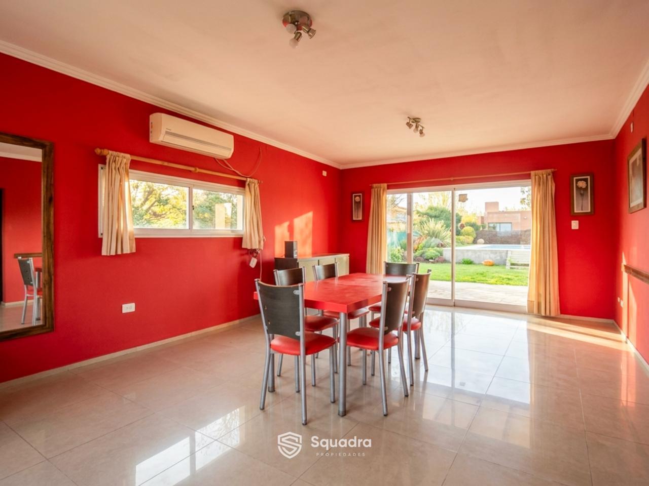 Foto de VENTA | PERMUTA - Casa de 2 dormitorios con cochera y pileta - Tierra, imagen 4