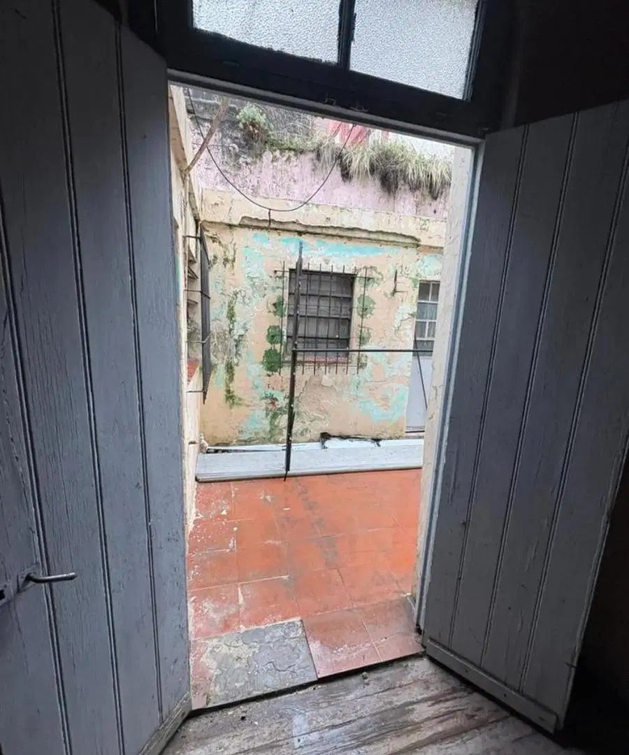 VENTA - Casa de pasillo en ph a reciclar- Barrio Lourdes, Rosario. 3