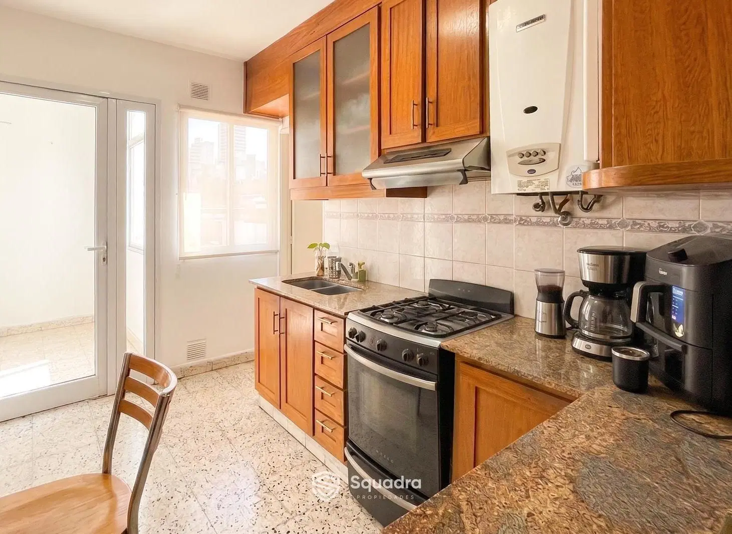 VENTA - Departamento 2 dormitorios más comodín y balcón - Barrio Martin, Rosario. 1