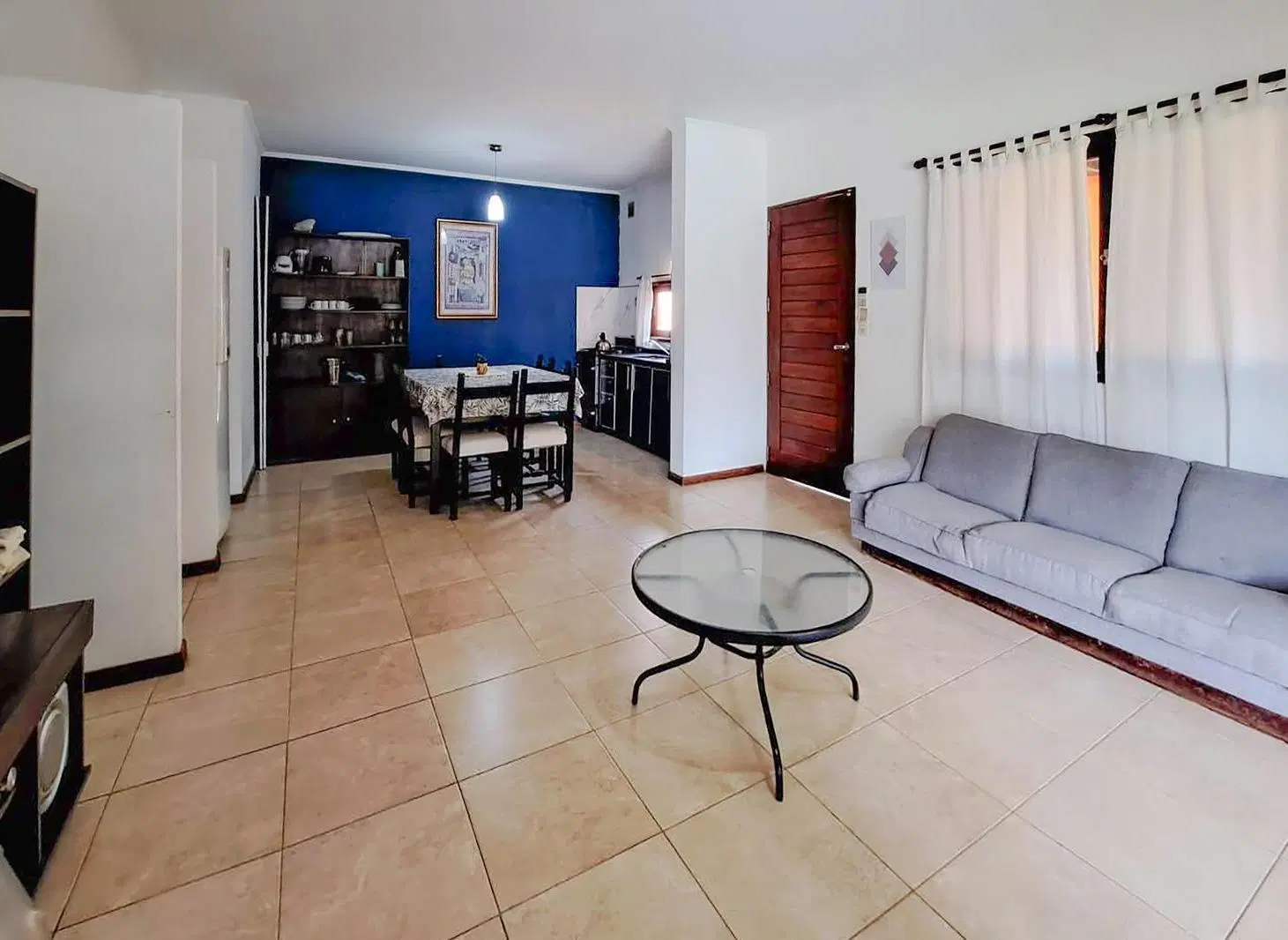 VENTA - Casa de 2 dormitorios con piscina, galería y cochera - Funes. 5